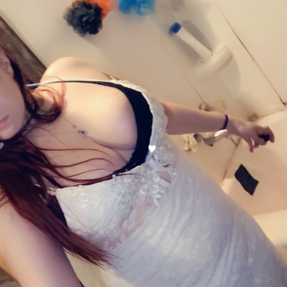 White flower and leaf dress - Picture 5 of 16